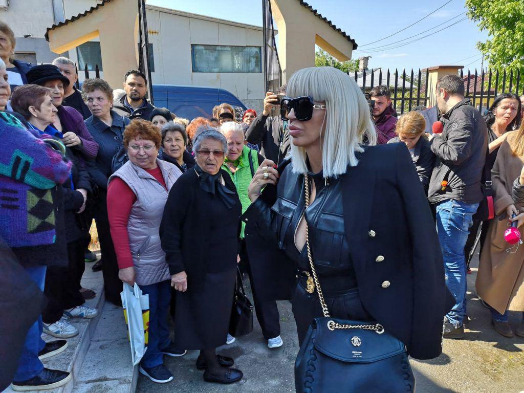 Raluca Badulescu Si Catalin Botezatu La Inmormantarea Lui Razvan Ciobanu Viva Ro