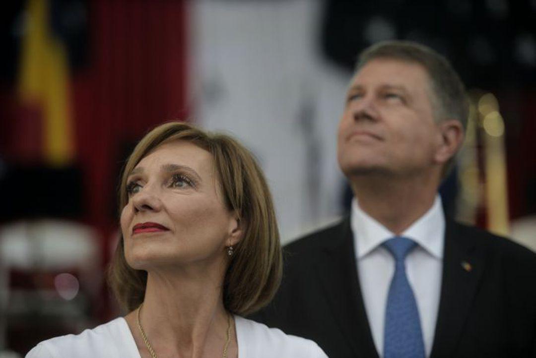 Ce Salariu Are Soția Președintelui Romaniei Carmen Iohannis Este Profesoară De Engleză La Un Liceu Din Sibiu