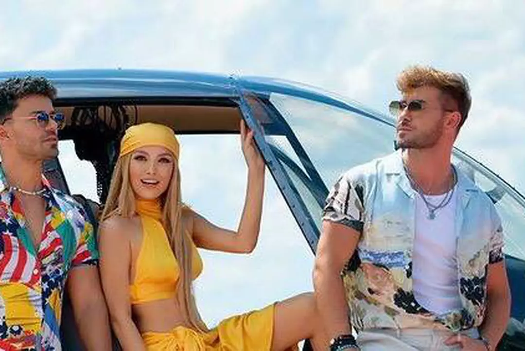 Elena Gheorghe Videoclip Cu Peripeții O Surpriză Plină De Adrenalină Galerie Foto Stiri Vedete Si Evenimente Viva Ro