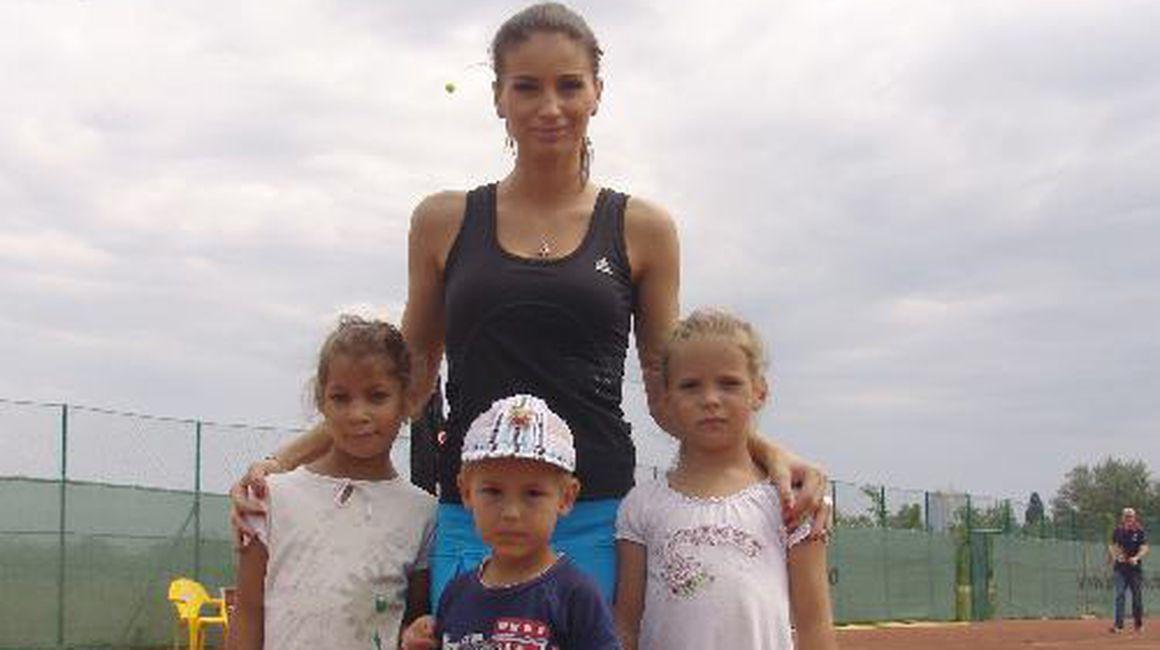 Poze Geanina Ilieș A Jucat Tenis Alături De Copiii Orfani