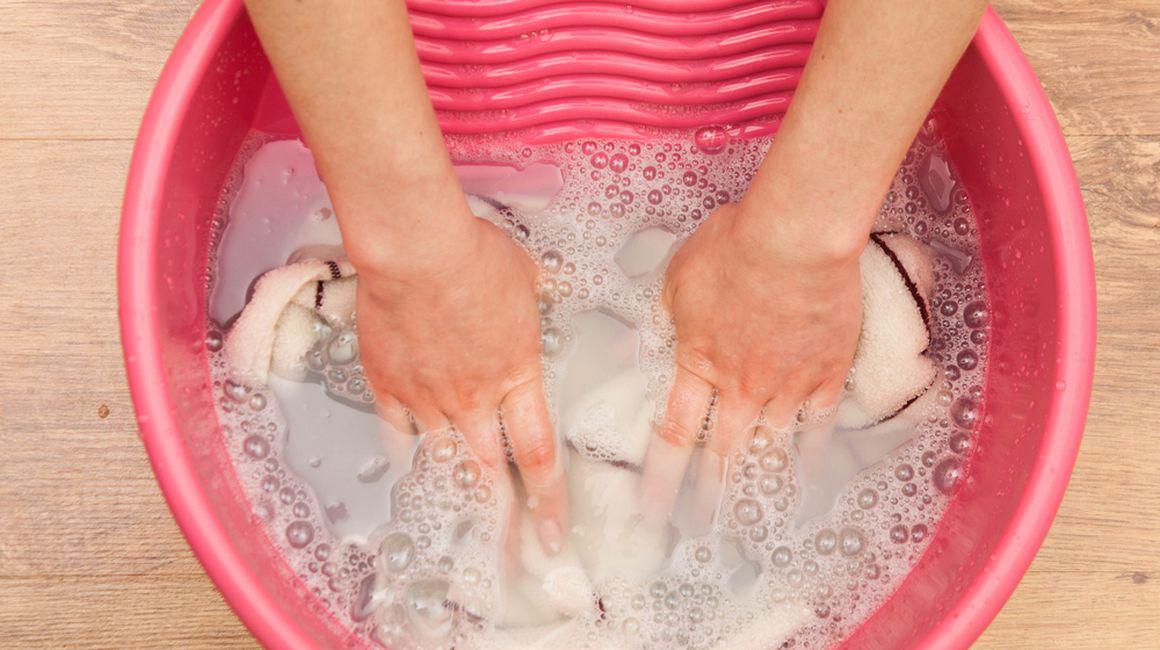 Trucuri Rapide Cu Ce Scoţi Petele De Sange De Ruj Si Multe