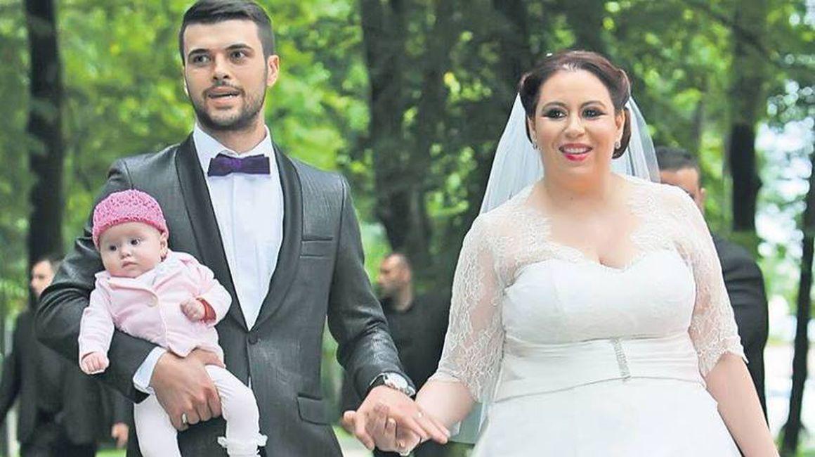Oana Roman Si Soţul Ei Pleacă In Vacanţă Cu Cine Rămane Maria Isabela Romanesti Vedete Unica Ro