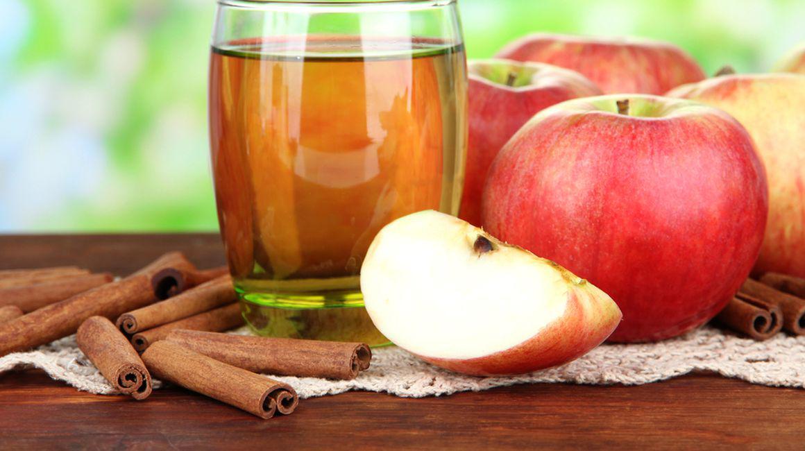 Slăbeşte sănătos cu apă cu scorţişoară, lămâie şi măr
