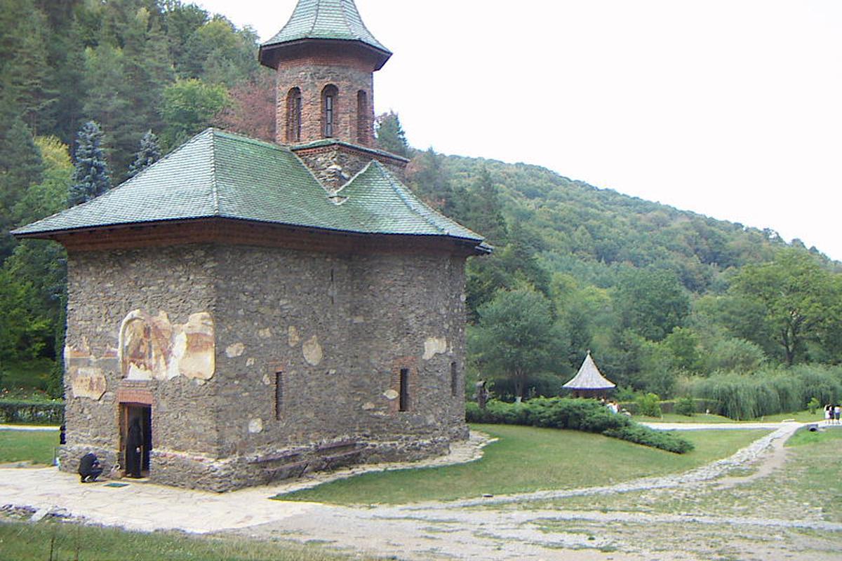 MÄƒnÄƒstirea Prislop Loc De Pelerinaj RugÄƒciune È™i Reculegere