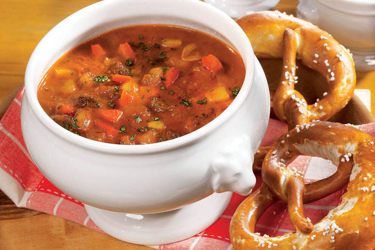 Gulas De Porc Diva In Bucatarie