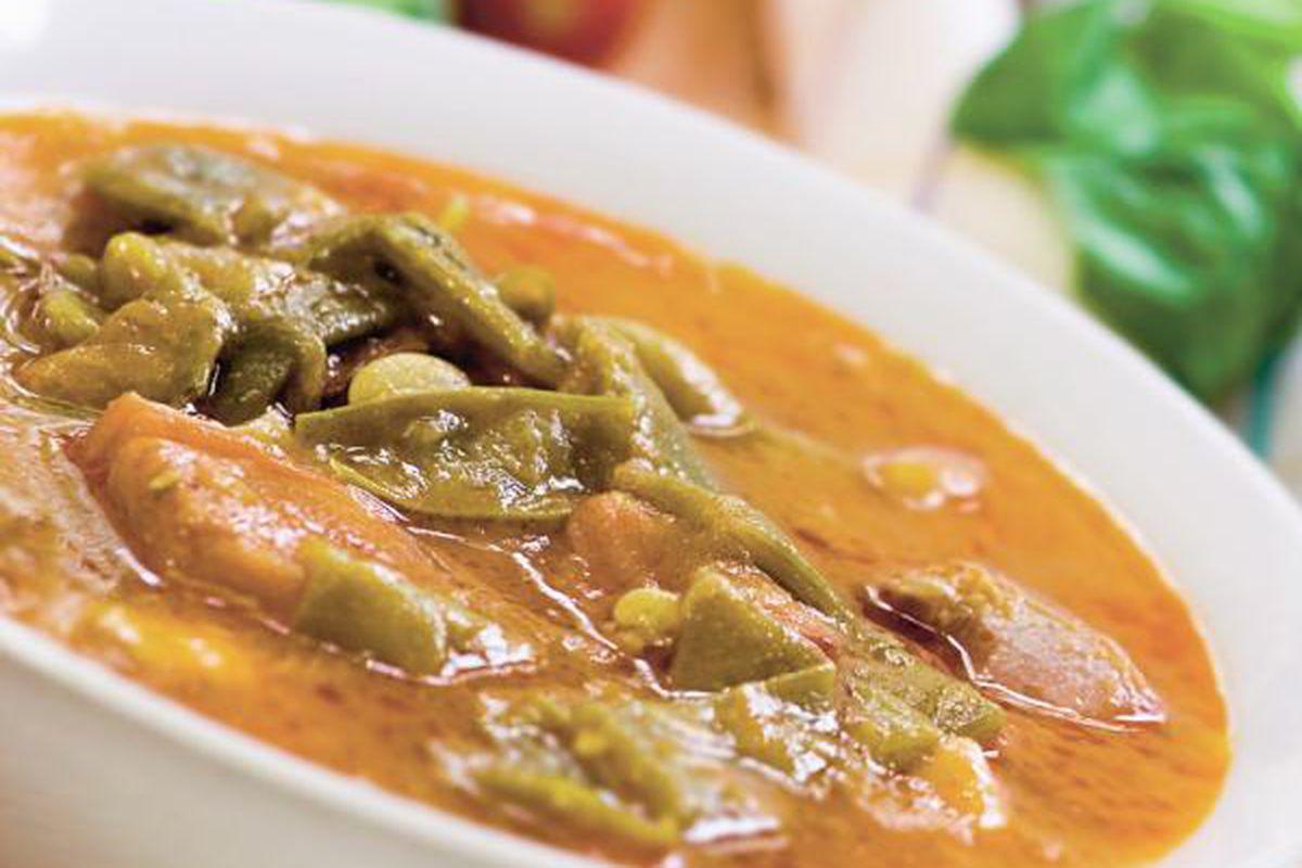 Mancare De Fasole Pastai Cu Tacamuri De Pui Retete Culinare Romanesti Si Din Bucataria Internationala