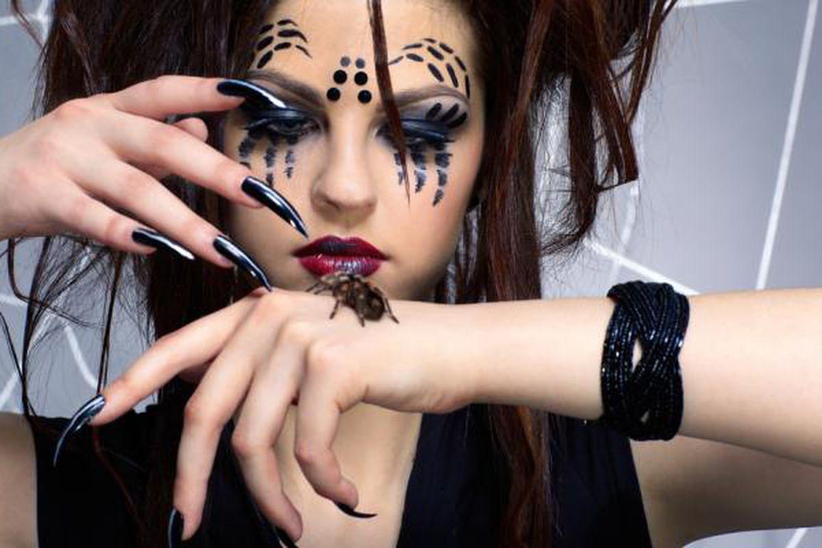 Tutorial Video 4 Modele De Unghii Haioase Pentru Halloween Frumuseţe Manichiură Unica Ro