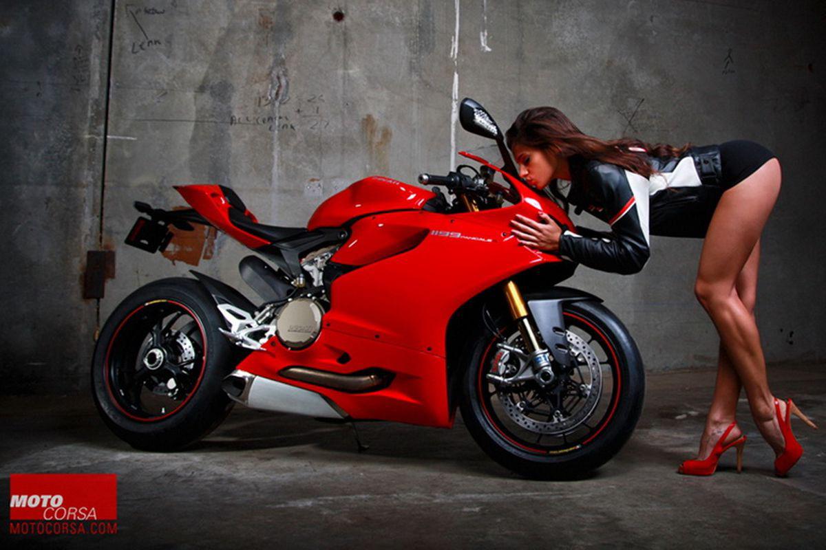 Nu Doar Femeile Arată Sexy Pe Motociclete Uite Cum S Au Pozat Ei Foto Haioase Divertisment Inedit Unica Ro
