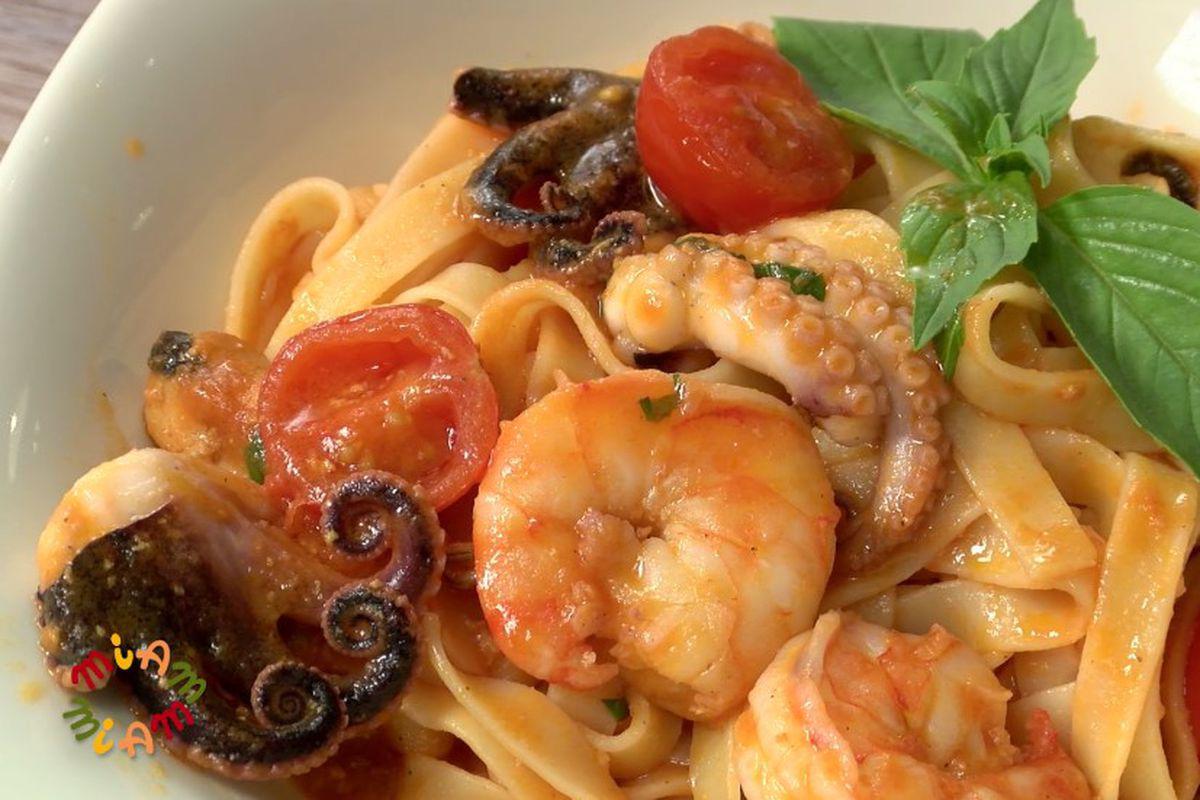 Miam Miam Tagliatelle Cu Fructe De Mare Un Preparat Simplu și Rafinat Video Unica Ro