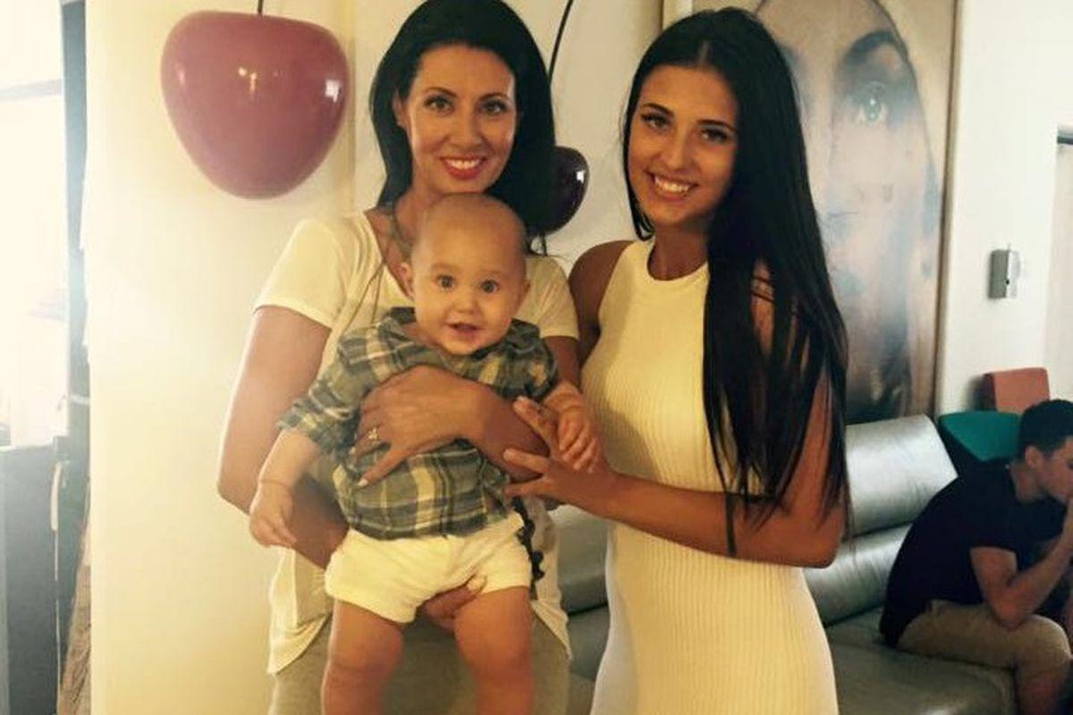 Exclusiv La 48 De Ani Mama Antoniei Se Reprofilează Din Vanzătoare In Florăreasă Stiri Pe Scurt Unica Ro