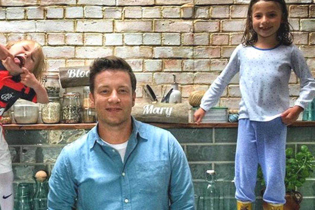 Cum Iși Disciplinează Jamie Oliver Copiii Străine Vedete Unica Ro