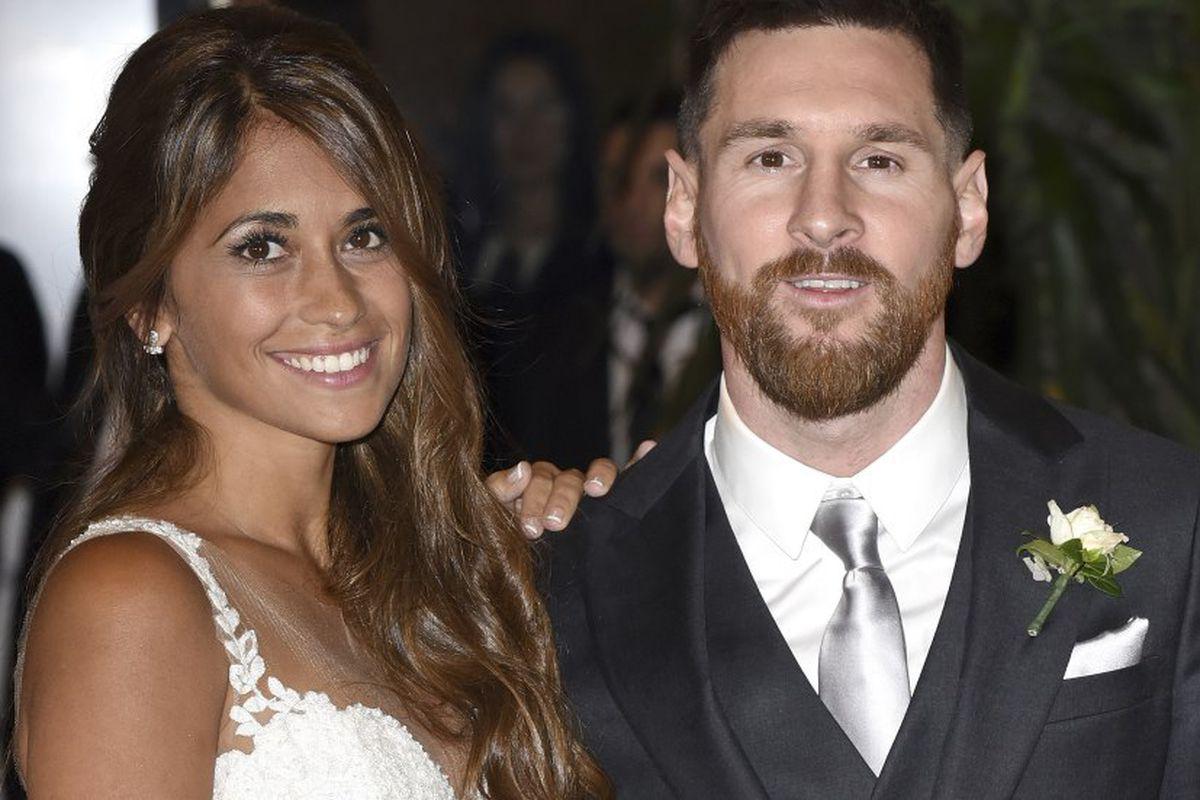 Mama Fotbalistului Lionel Messi Criticată Pentru Rochia Pe Care A Purtat O La Nunta Fiului Ei Foto Modă ţinute Unica Ro