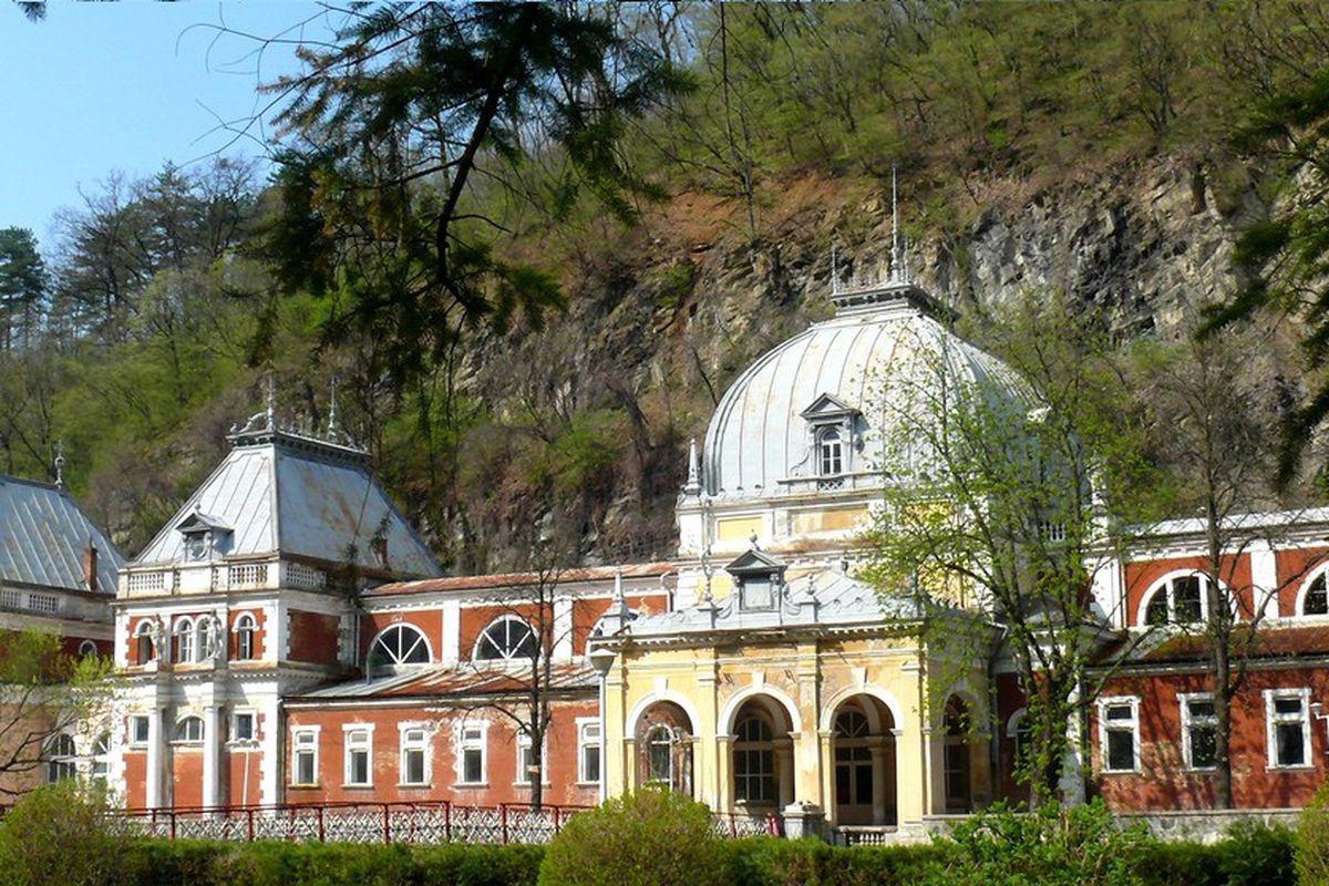 Băile Herculane Vizite Regale și Ape Miraculoase Vindecătoare