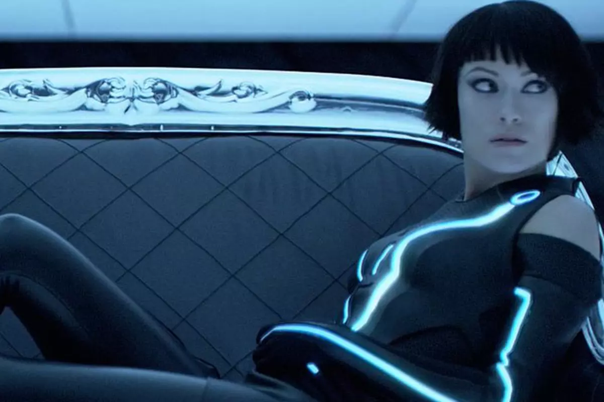 olivia-wilde-tron-couch