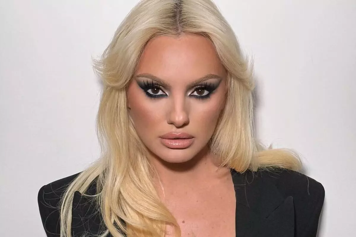 Alexandra Stan, imagini emoționante din copilărie. Cânta pe scenă la doar  câțiva ani și fascina publicul - TVmania.ro