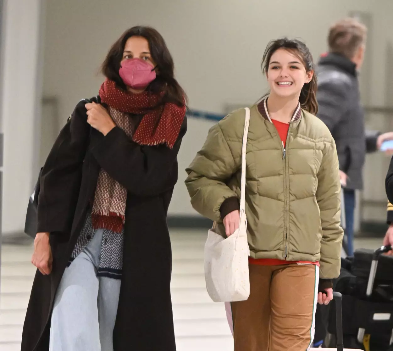 EXCLUSIVE: Katie Holmes and Suri Cruise are Spotted at Newark Airport in New Jersey.