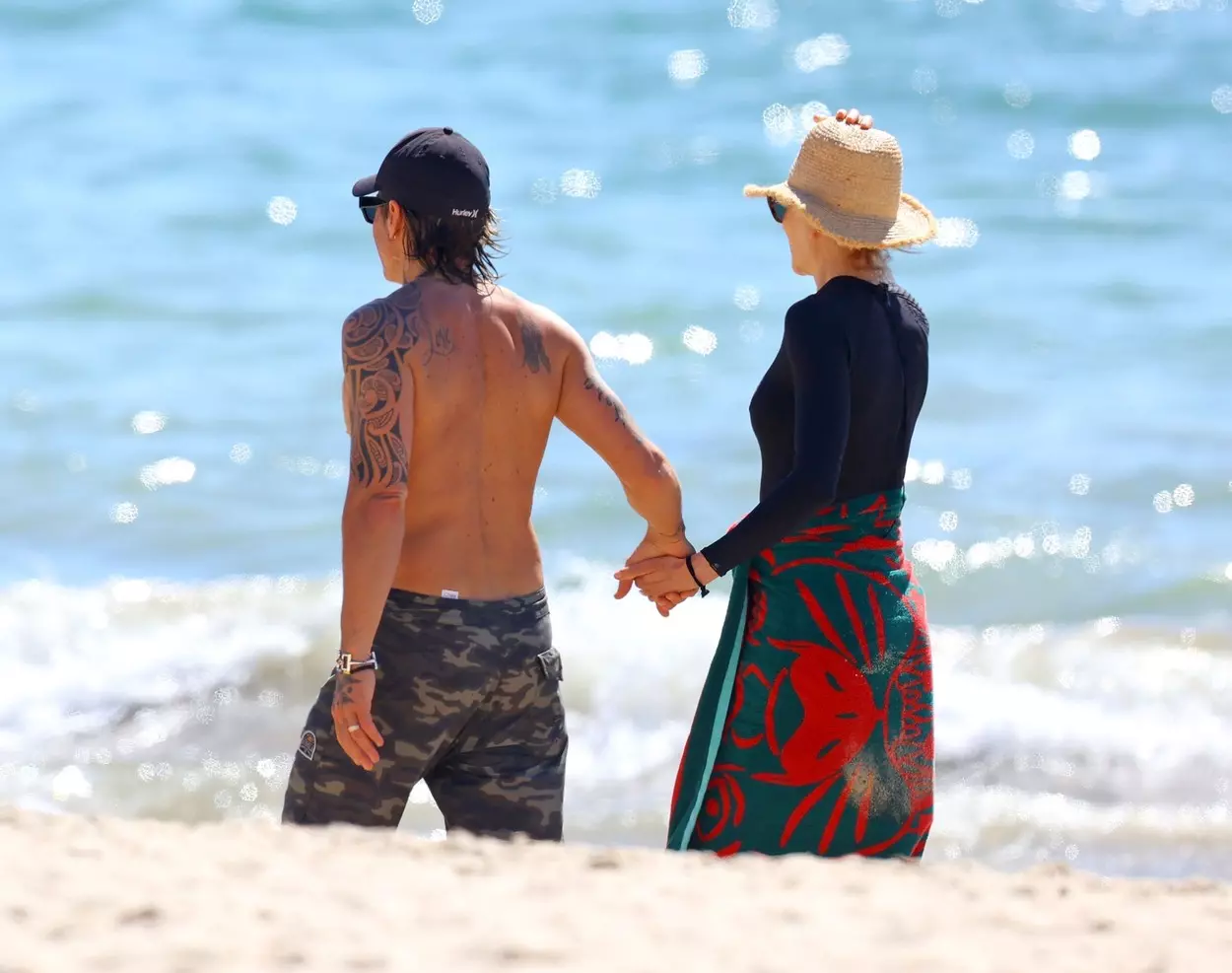 *PREMIUM-EXCLUSIVE* Nicole Kidman and Keith Urban enjoy a sun soaked family day at the beach in Sydney
