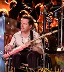 Moment emoționant în timpul unui concert Coldplay. Actorul Michael J. Fox a cântat la chitară alături de formație. Reacția fanilor