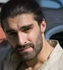Daniel Nuță, un adevărat sex-simbol. Actorul apare la pieptul gol și cu pletele în vânt în filmul „Retreat Vama Veche”