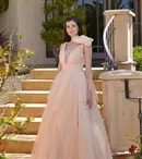 Monica Gabor locuiește într-o vilă de lux din Malibu, înconjurată de palmieri. Imagini spectaculoase din interiorul casei