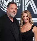 Russell Crowe, planuri de nuntă cu iubita cu 27 de ani mai tânără. Britney Theriot, alături de actor la Malta
