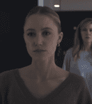 O nouă versiune a thirllerului „Mâna care împinge leagănul” ajunge pe Disney+. Cu ce diferă de original și cine face parte din distribuție