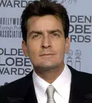 Charlie Sheen a fost părăsit de cei mai apropiaţi colaboratori