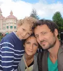 Andrei Aradits îşi răsfaţă copilul la Disneyland