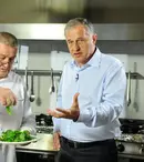 Mircea Dinescu îl aduce pe Mircea Geoană în bucătărie, la "Politică şi delicateţuri"