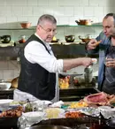 Colţunaşi cu... poezie, la „Politică şi delicateţuri”