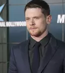 Jack O’Connell va fi Alexander McQueen pe marele ecran