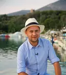 Cosmin Seleși filmează de trei săptămâni, în Grecia, pentru „Aventură cu 4 stele”: „Nu am avut timp să fac nici măcar o baie în mare”