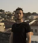 Ce face vara aceasta Aras Bulut Iynemli, protagonistul din „Legea familiei”?