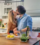 Chef Florin Dumitrescu și Cristina, soția sa, pentru prima oară protagoniști ai unui serial online filmat chiar la ei acasă