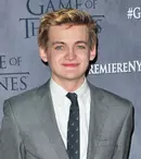 Jack Gleeson, Joffrey din „Game of Thrones”, s-a căsătorit! Ținutele de nuntă au surprins pe toată lumea