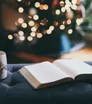 10 cărți perfecte de pus sub bradul de Crăciun. Cadoul ideal pentru pasionații de lectură
