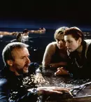 Gata cu zvonurile despre personajele din „Titanic”! James Cameron a aflat dacă Jack ar fi avut loc lângă Rose pe ușa care plutea