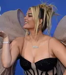 Bebe Rexha a izbucnit în lacrimi pe scenă, după ce a dezvăluit că s-a despărțit de iubit. Ce-i reproșase acesta