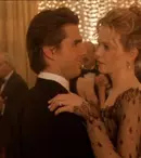 Cu ochii larg închişi