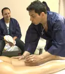 Azi, la „Happy Hour”: Jean masează, Cătălin îl supraveghează