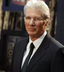 Richard Gere se iubește cu o vedetă de televiziune