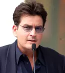 Charlie Sheen a glumit: căsătoria sa cu o starletă a fost o invenţie