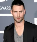Adam Levine face două nunţi