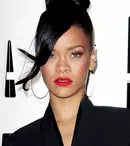 Rihanna vrea să fie contactată de bunica ei moartă