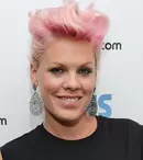 Pink e fericită că a dat jos 25 de kilograme