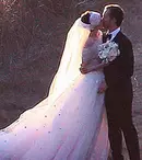 FOTO: Iat-o pe Anne Hathaway mireasă!