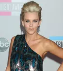 Jenny McCarthy vrea o nuntă mică