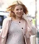 FOTO: Sienna Miller a pozat goală în ultima lună de sarcină 