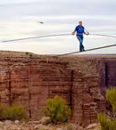 Nik Wallenda a traversat Marele Canion pe sârmă