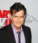 Charlie Sheen îi va cere scuze creatorului „Doi bărbaţi şi jumătate”